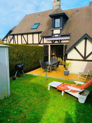 Cabourg House | Cottage cosy avec jardin, piscine et parking