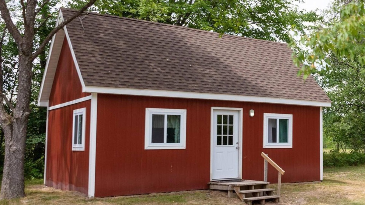 Cadillac Cottage | Cottage - Cottage with Kitchen and Bath - Sleeps 5