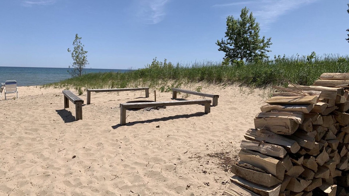 Oscoda Cottage | Cottage Cove · Lake Huron Beach Cottage No. 3