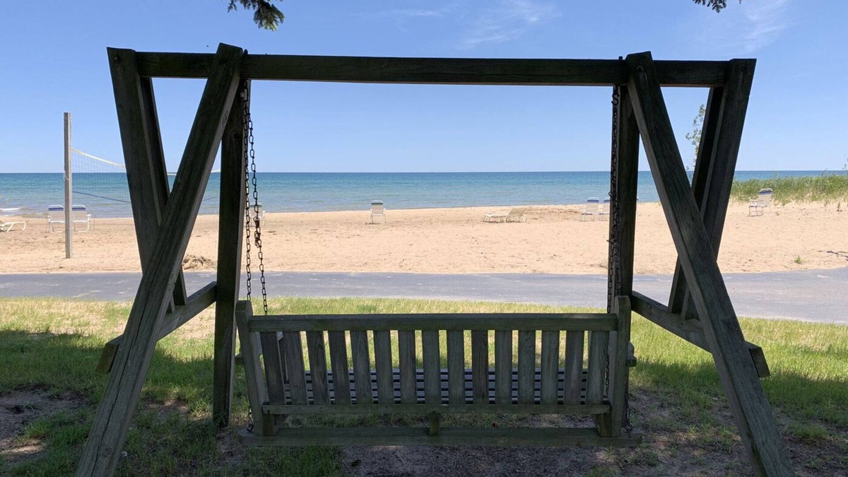 Oscoda Cottage | Cottage Cove · Lake Huron Beach Cottage No. 4
