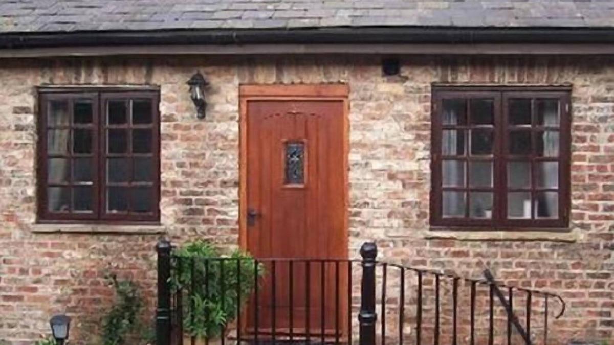 Flaxton Cottage | Cottage Cow House at Thompsons Arms Holiday Lets + B & B