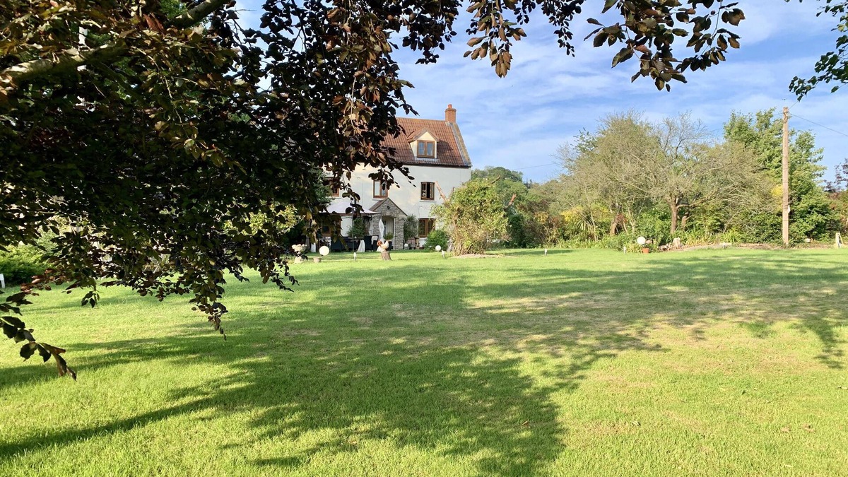 Easton Cottage | Cottage Dairy Cottage at Beaconsfield Farm
