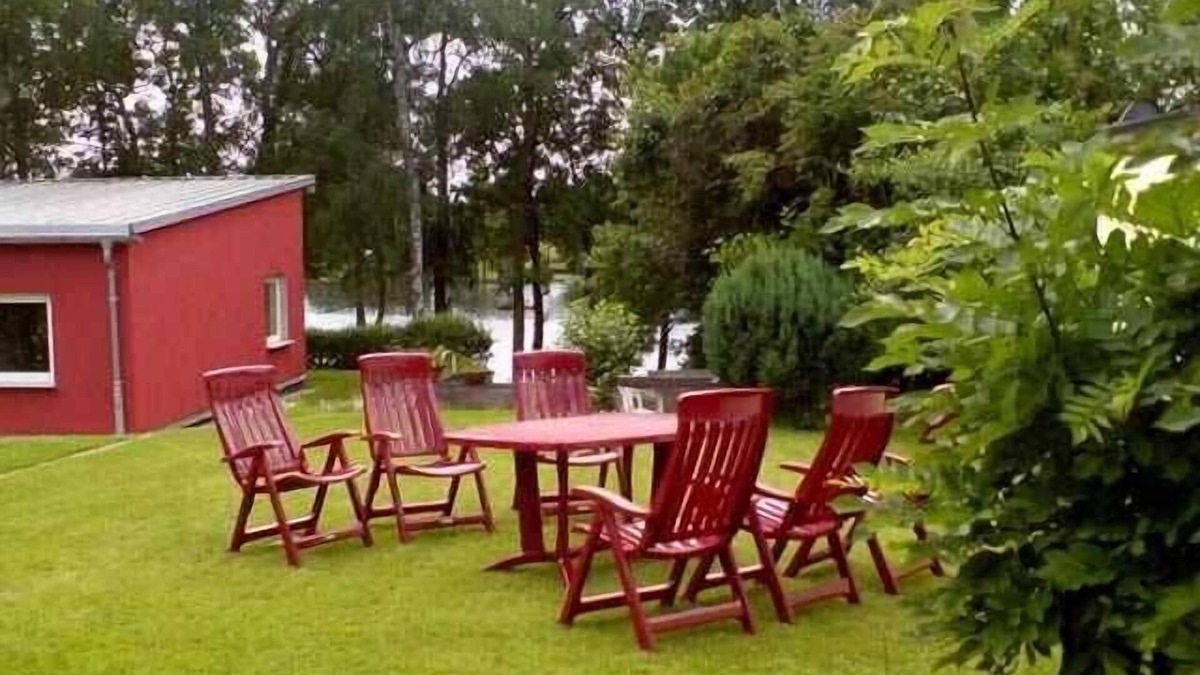 Wuthenow House | Cottage directly on the lake with boat to 6 pers., Many mushrooms, fishing area, swimming