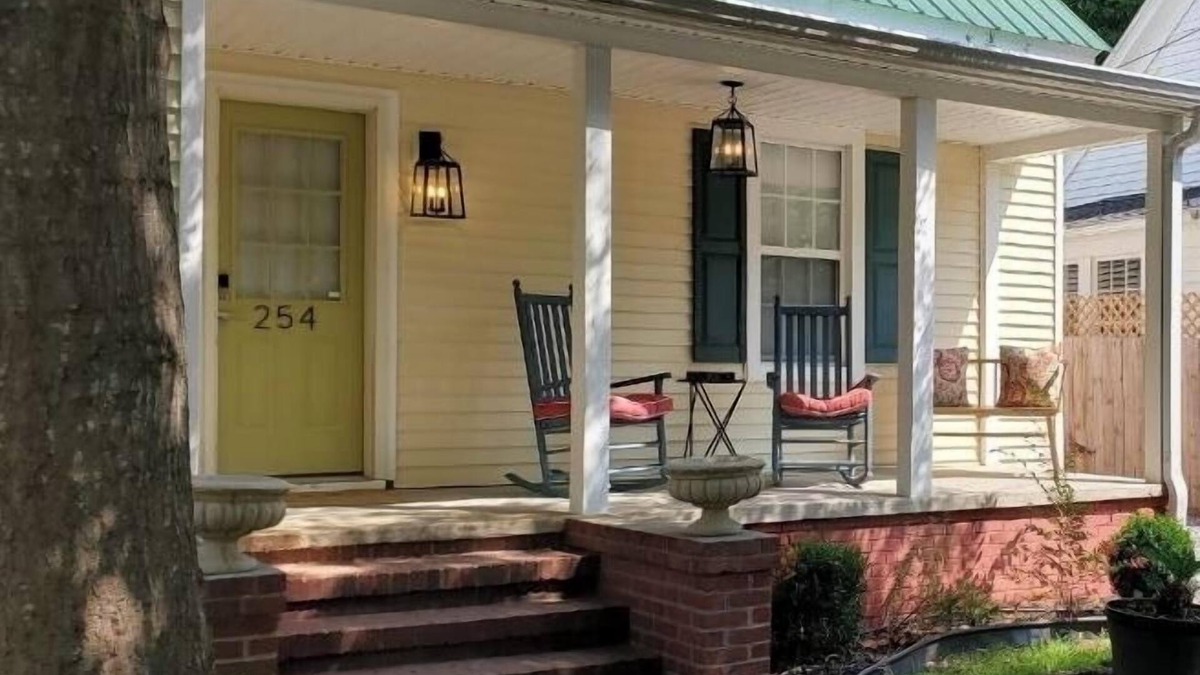 Aiken House | Cottage Downtown Aiken*Horse Events*Pet Friendly*Polo*Golf
