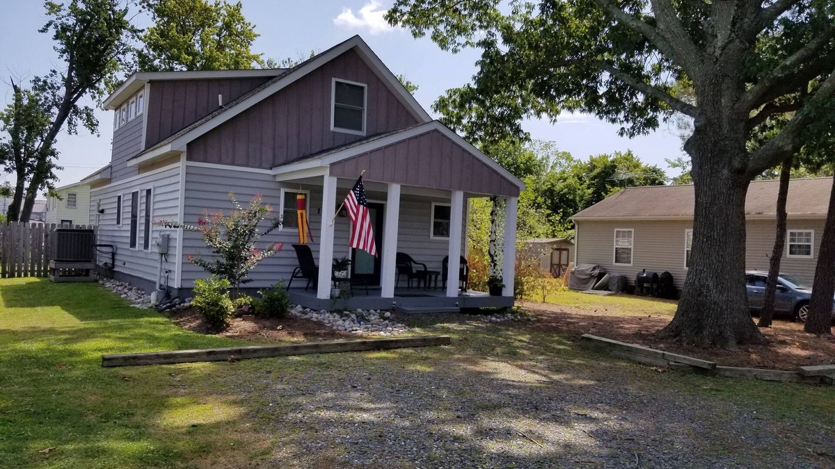 St. Michaels Cottage | Cottage downtown on a quiet street