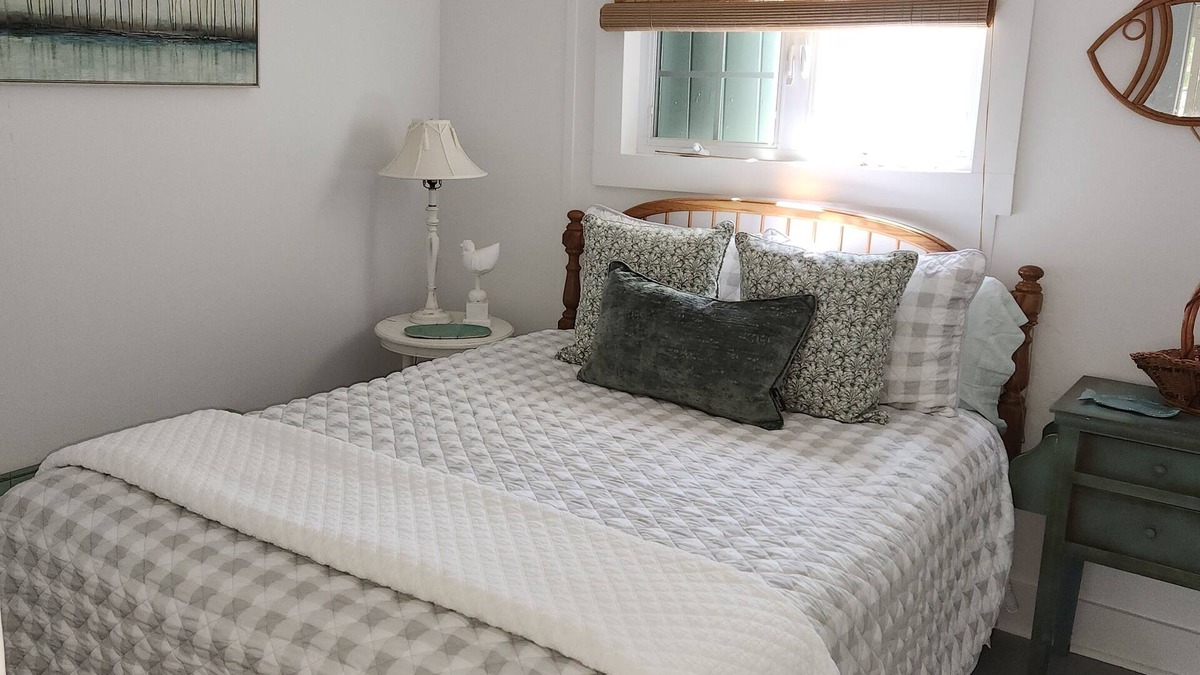Winchester Cottage | Cottage Ease. Quaint cottage nestled in on Higland lake Winsted, Ct.