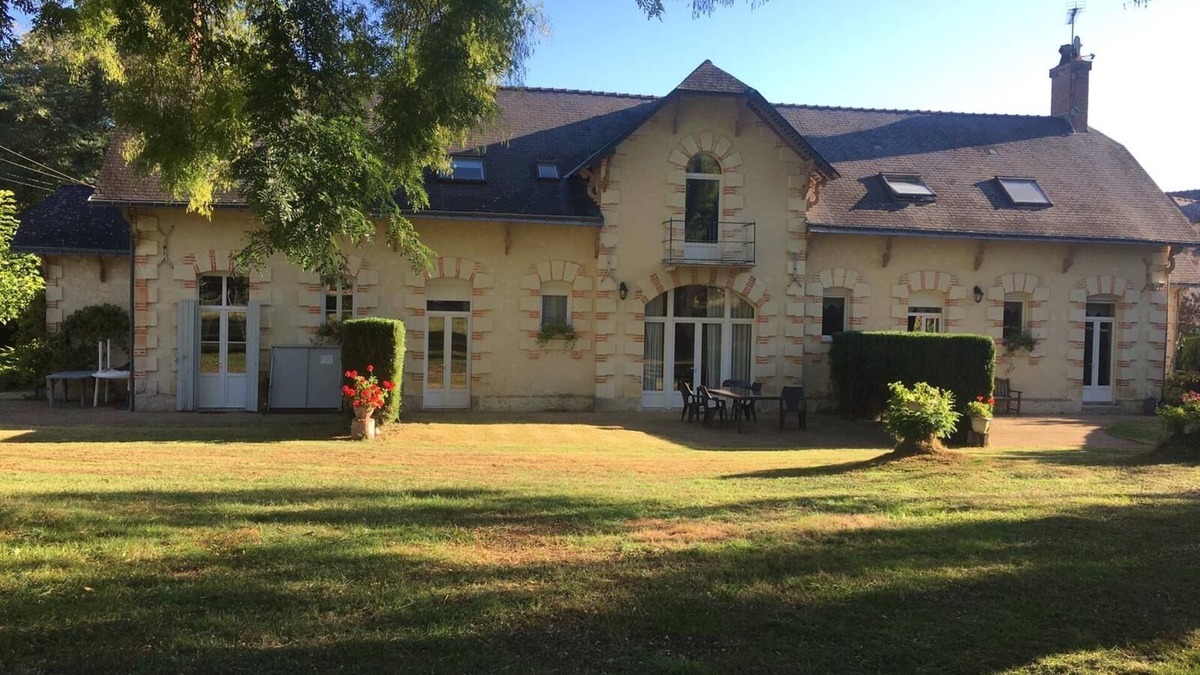 Jarze Cottage | Cottage (Ecurie sleeps 6) in the grounds of a magnificent Chateau