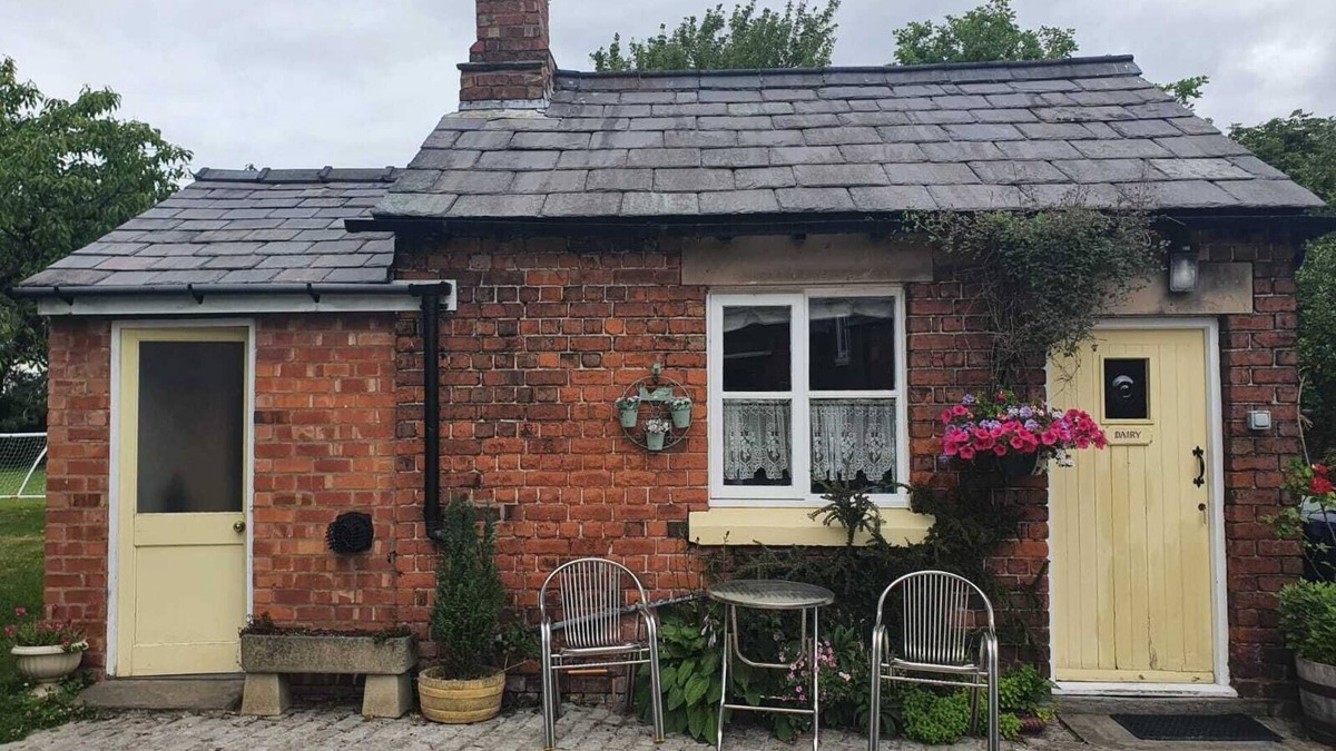 Ormskirk Cottage | Cottage-Ensuite-The Dairy