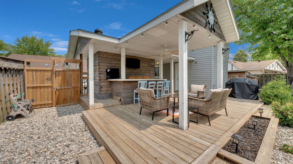 Amherstburg House | Cottage Escape by the Watern
