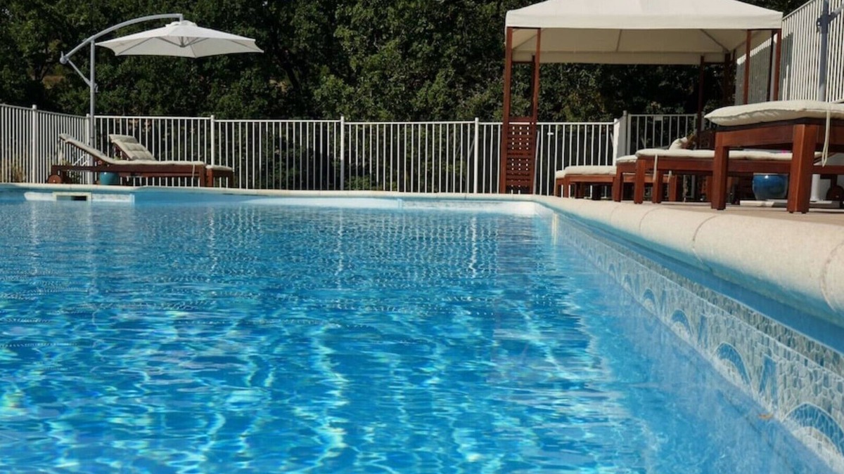 Puycalvel Cottage | Cottage Family friendly gîtes, wifi, play areas, welcome pack, large heated pool