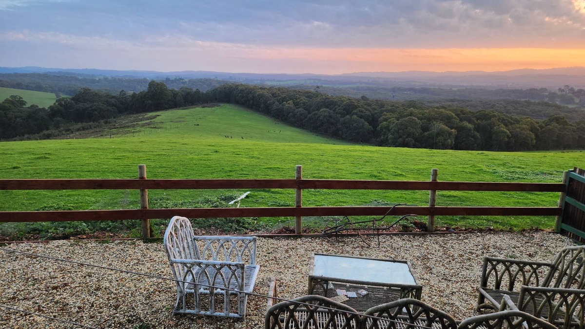 Hoddles Creek House | Cottage Farm Stay in a converted barn. Stunning views of the Yarra Valley.