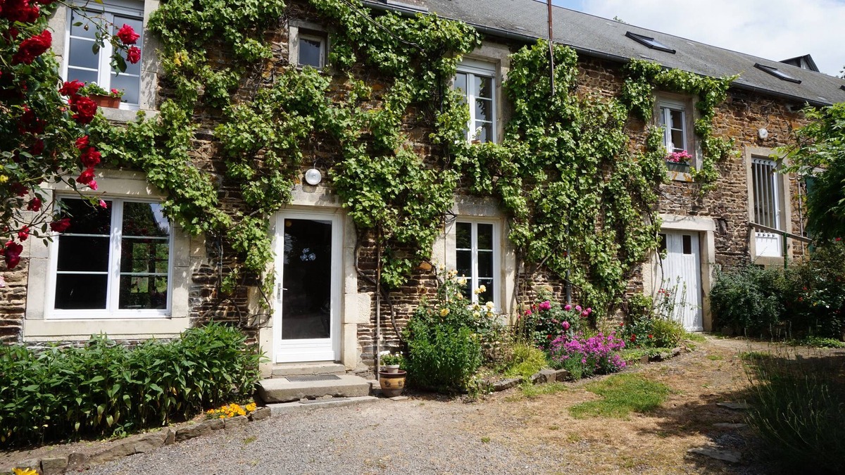 Les Isles-Bardel Cottage | COTTAGE FARM the Curve