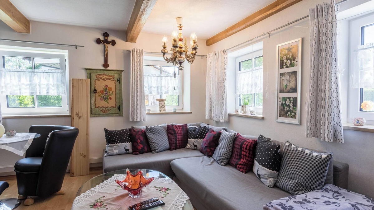 Utting am Ammersee House | Cottage "Ferienhaus Carin" with Wi-Fi, Garden and Close to the Shore