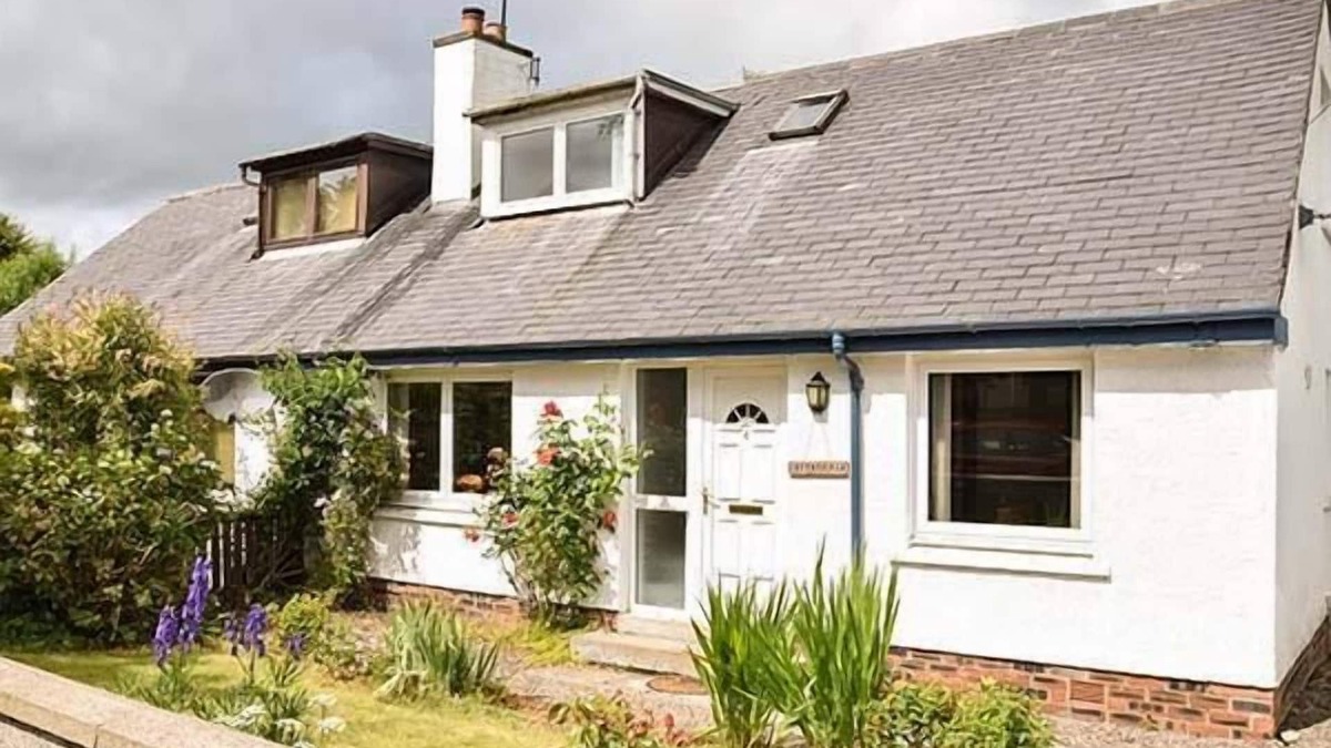 Marybank Cottage | COTTAGE FIA, family friendly, with open fire in Marybank