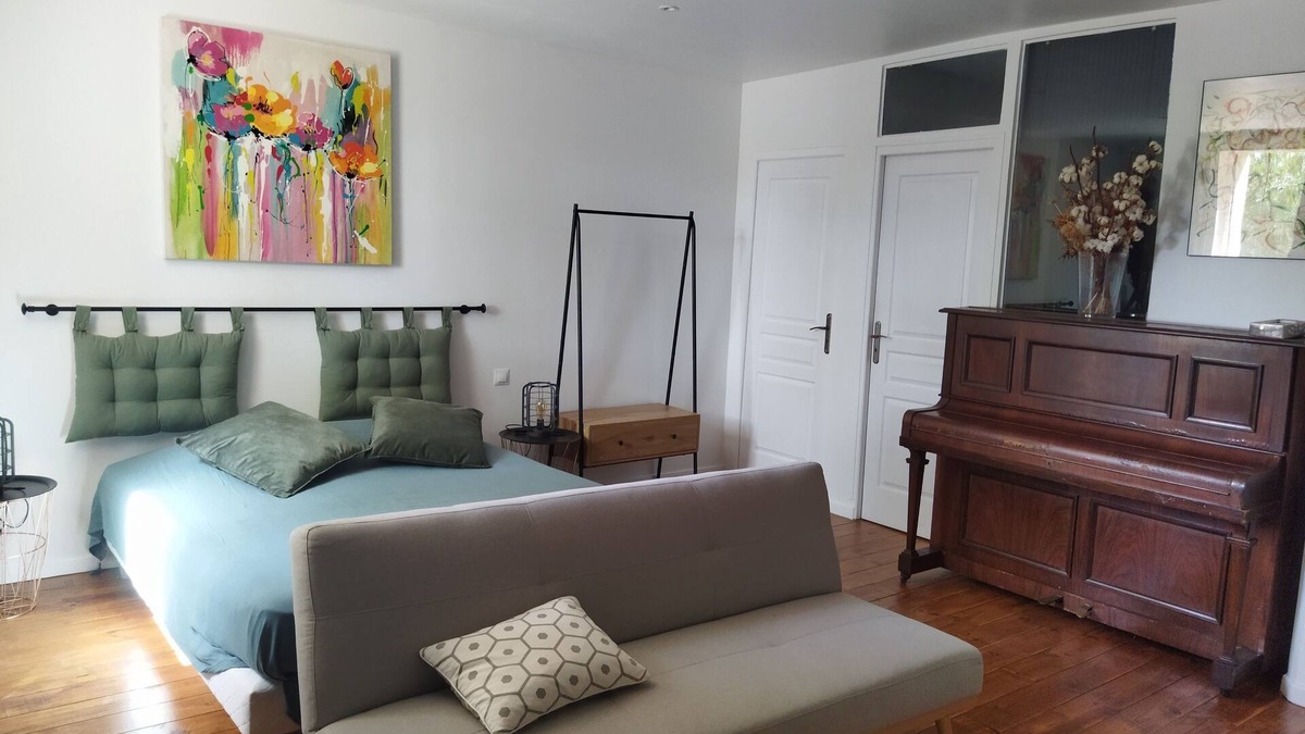 Le Somail Apartment | Cottage for 2 people, ideally located just 100 meters from the Canal du Midi