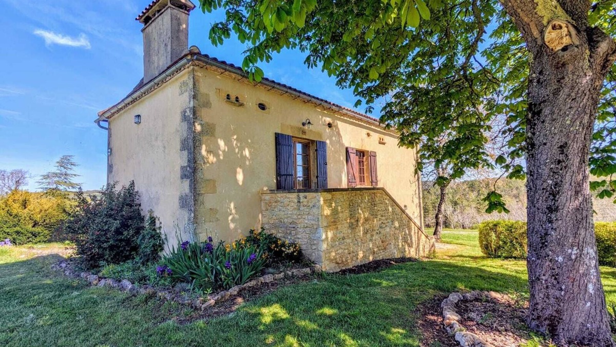 Sainte-Foy-de-Longas Cottage | Cottage for 4 people