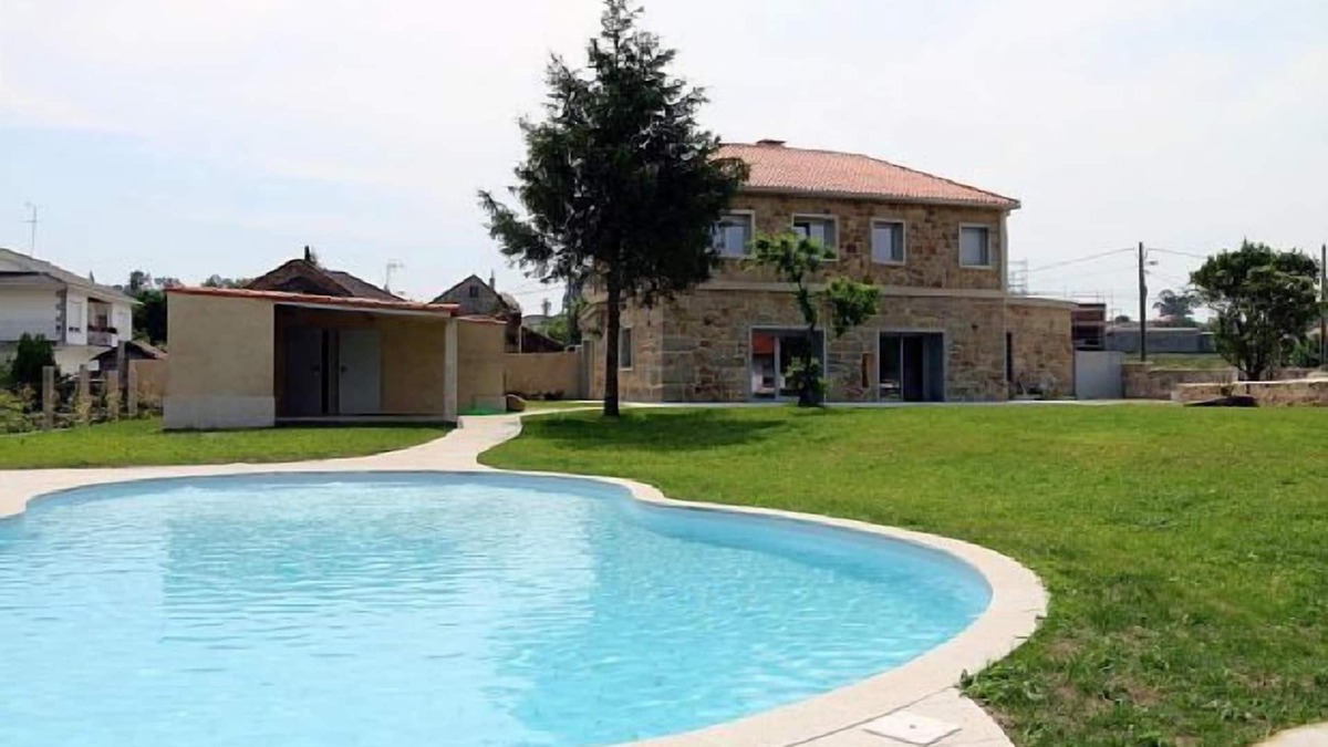 Poio Cottage | COTTAGE FOR 11 PEOPLE WITH PRIVATE GARDEN AND SWIMMING POOL + WIFI