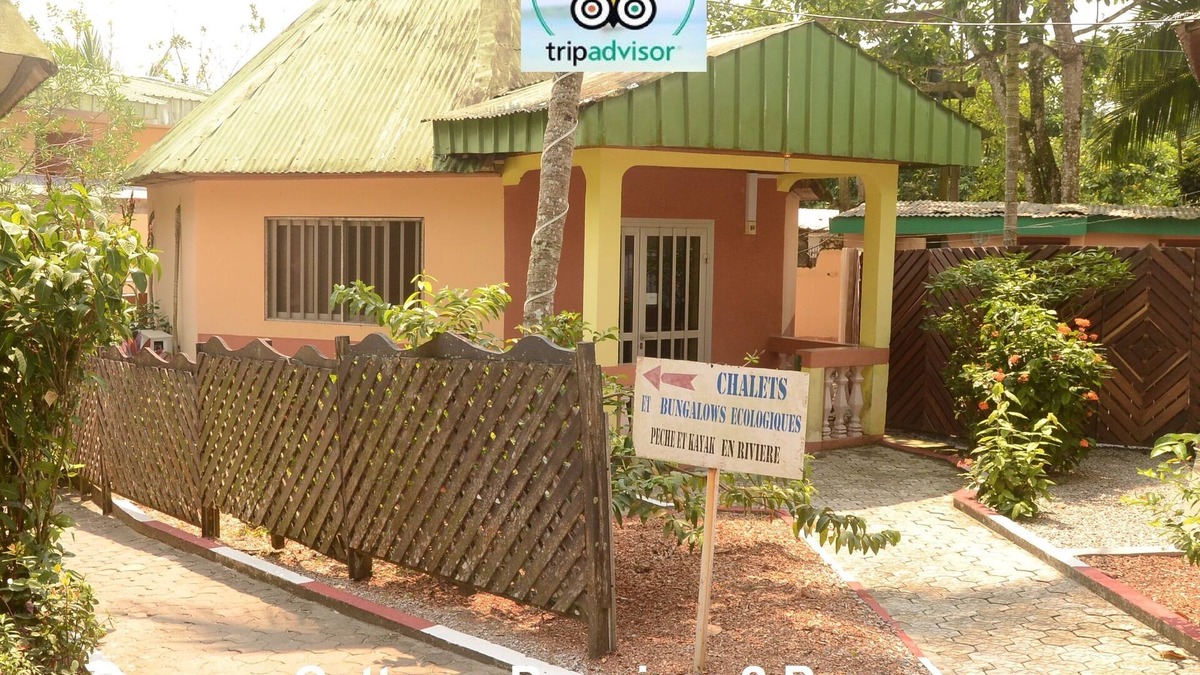 Kribi Cottage | Cottage for 2 Lounge + Kitchen B&B