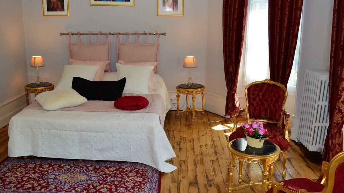 Chinon Cottage | Cottage for 2 with terrace, WIFI, near castles
