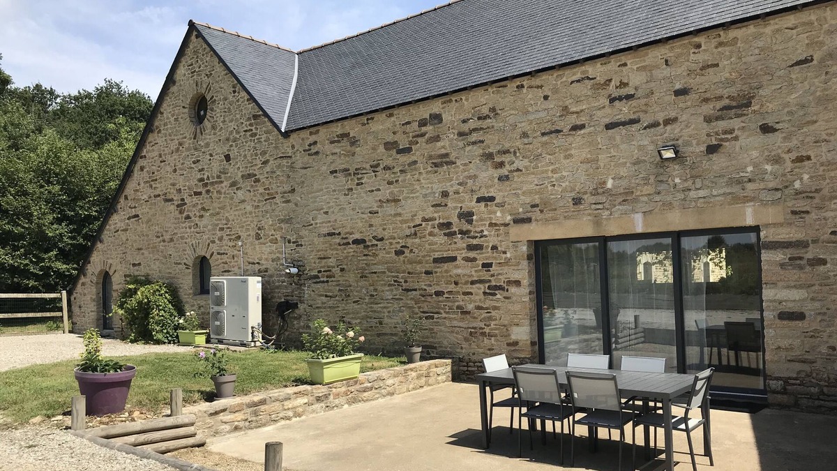 Plaudren Cottage | Cottage for 6 people in a quiet longère in the Breton countryside near Va