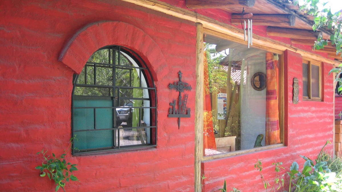 Pifo Cabin | Cottage for 4 people in large garden with patio and parking