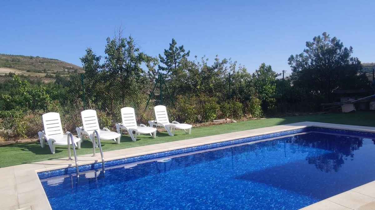 Valle de Santibanez Cottage | Cottage for 16 people