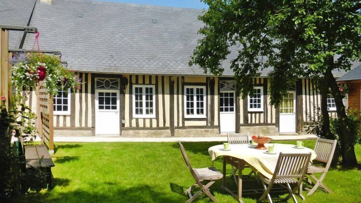 Crasville-la-Rocquefort House | Cottage in Normandy near Alabaster Coast
