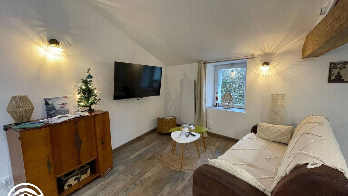 Saint-Hilaire-le-Vouhis Cottage | Cottage for 2 in Vendée, near Puy du Fou