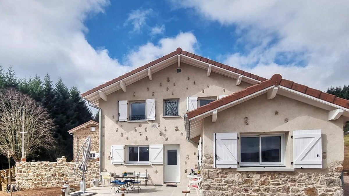 Saint-Priest-la-Prugne Cottage | Cottage for 4, terrace & garden, near Black Woods