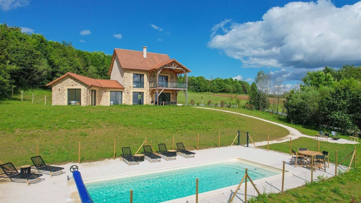 Saint-Medard-d'Excideuil Cottage | Cottage in Dordogne with Heated Pool & Views