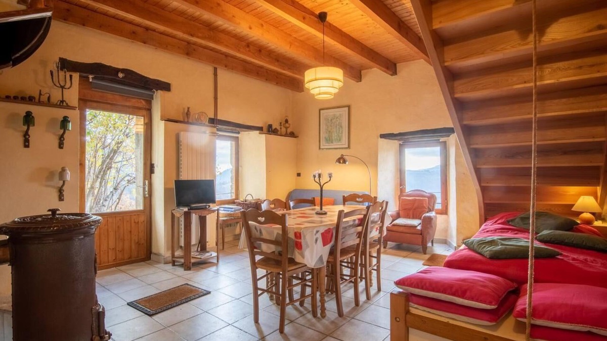 Gluiras House | Cottage "Gîte De Chapelèche Les Genêts 7 Pl" with Mountain View, Private Terrace & Wi-Fi
