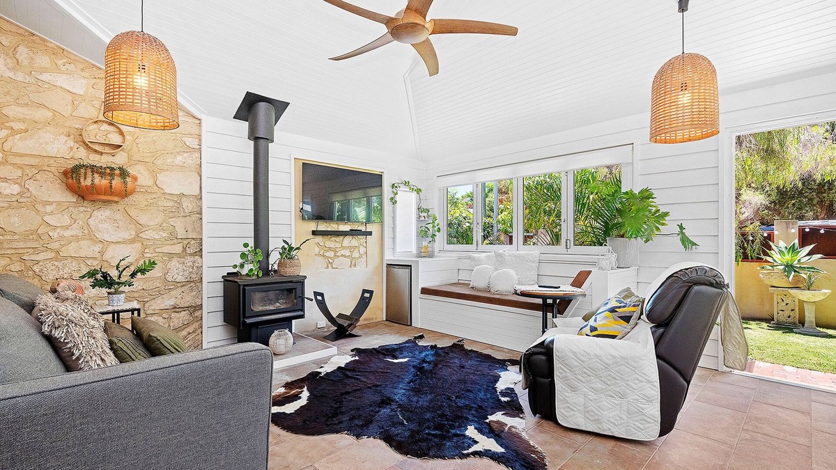 Palmyra Villa | Cottage Gem - 2BR Parkside Retreat