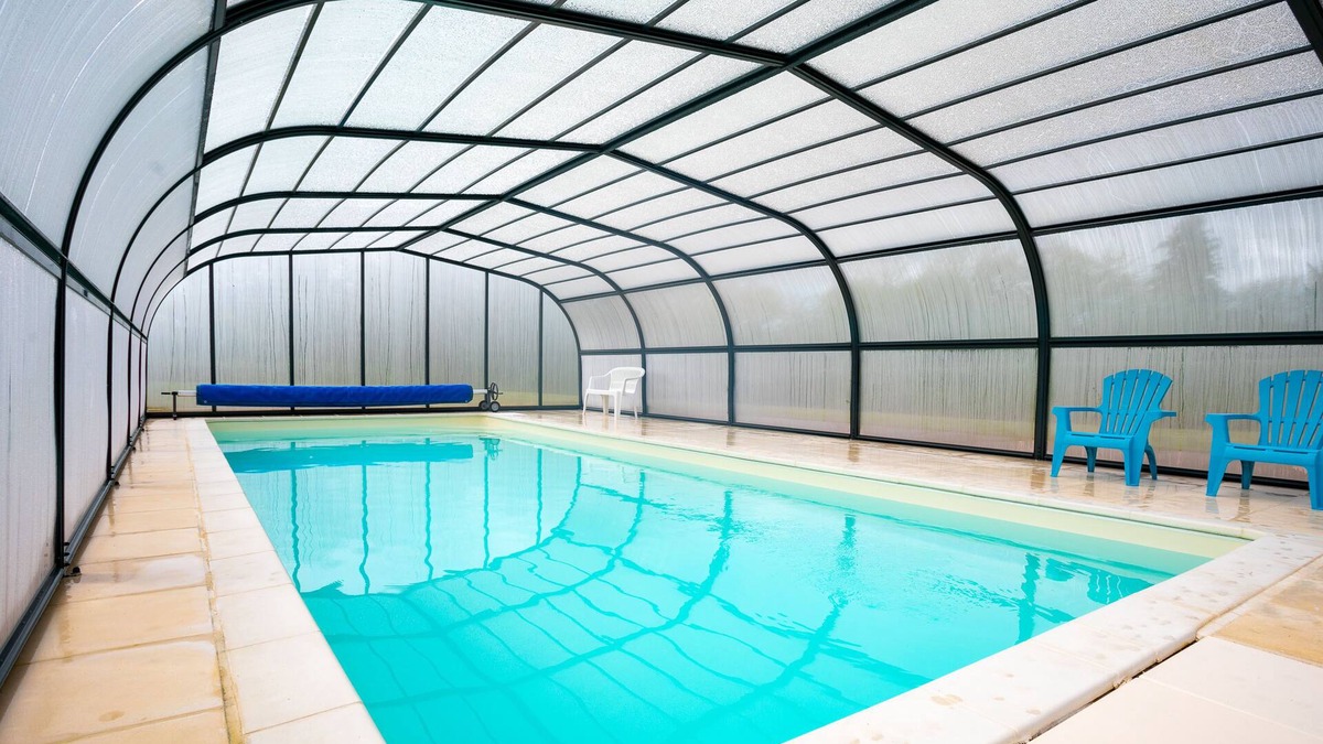 Guerlesquin Villa | Cottage 'Gite Avec Piscine 20min Plage' with Private Pool, Private Terrace and Wi-Fi