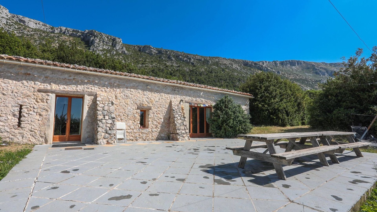 Bargeme House | Cottage 'Gite Bergerie' with Mountain View, Private Terrace and Wi-Fi