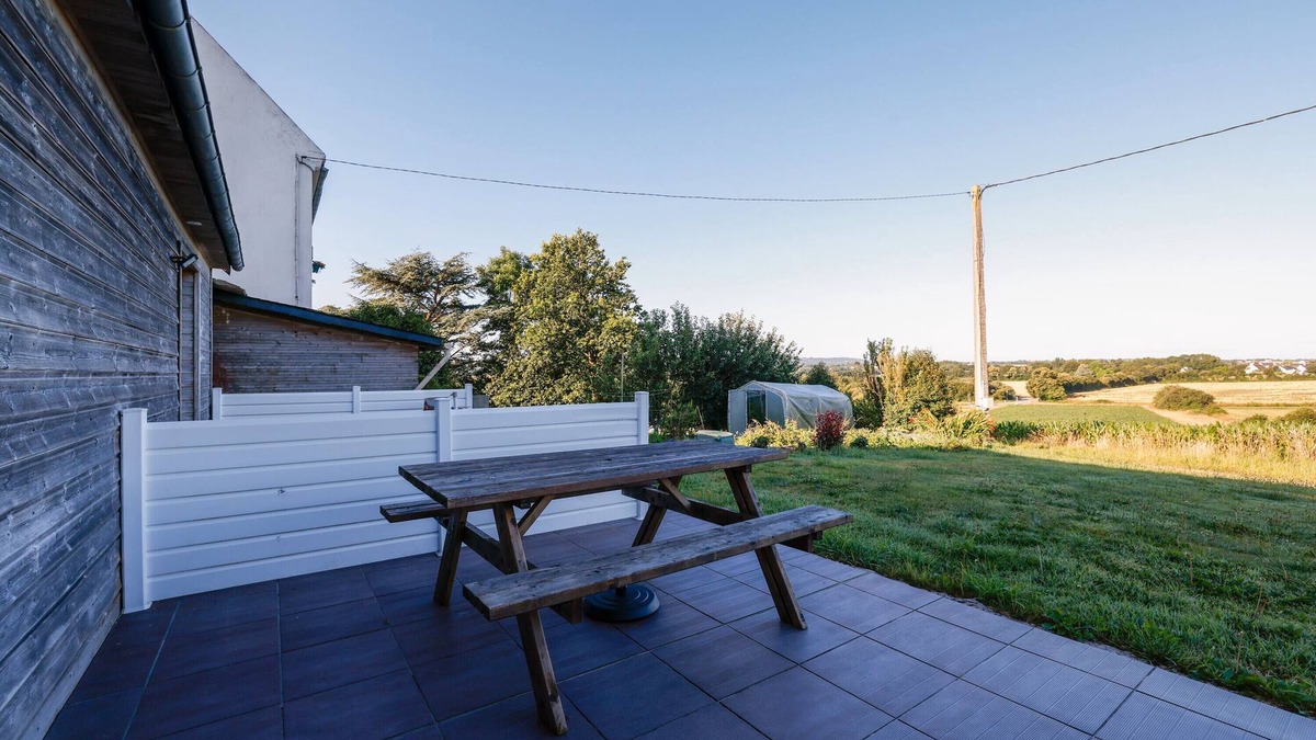 Cast House | Cottage 'Gite L'hermine' with Private Terrace, Shared Garden and Wi-Fi