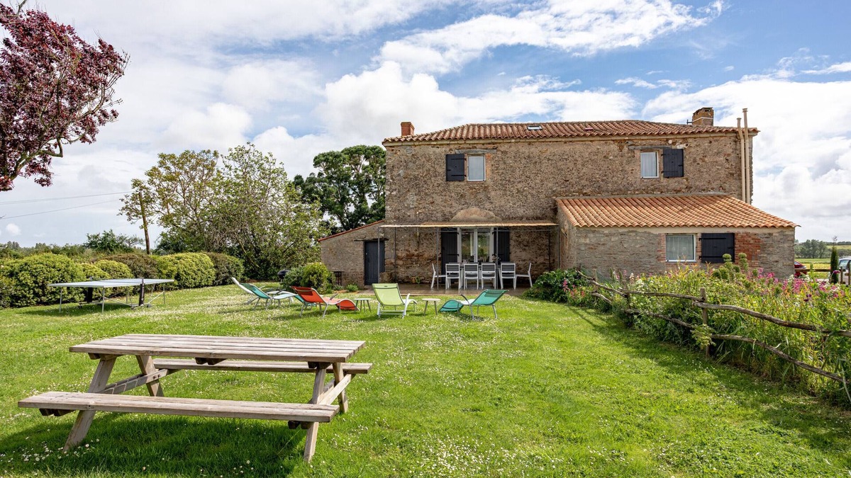 Le Bernard Cottage | Cottage 'Gite Le Figuier' with Private Terrace, Private Garden and Wi-Fi