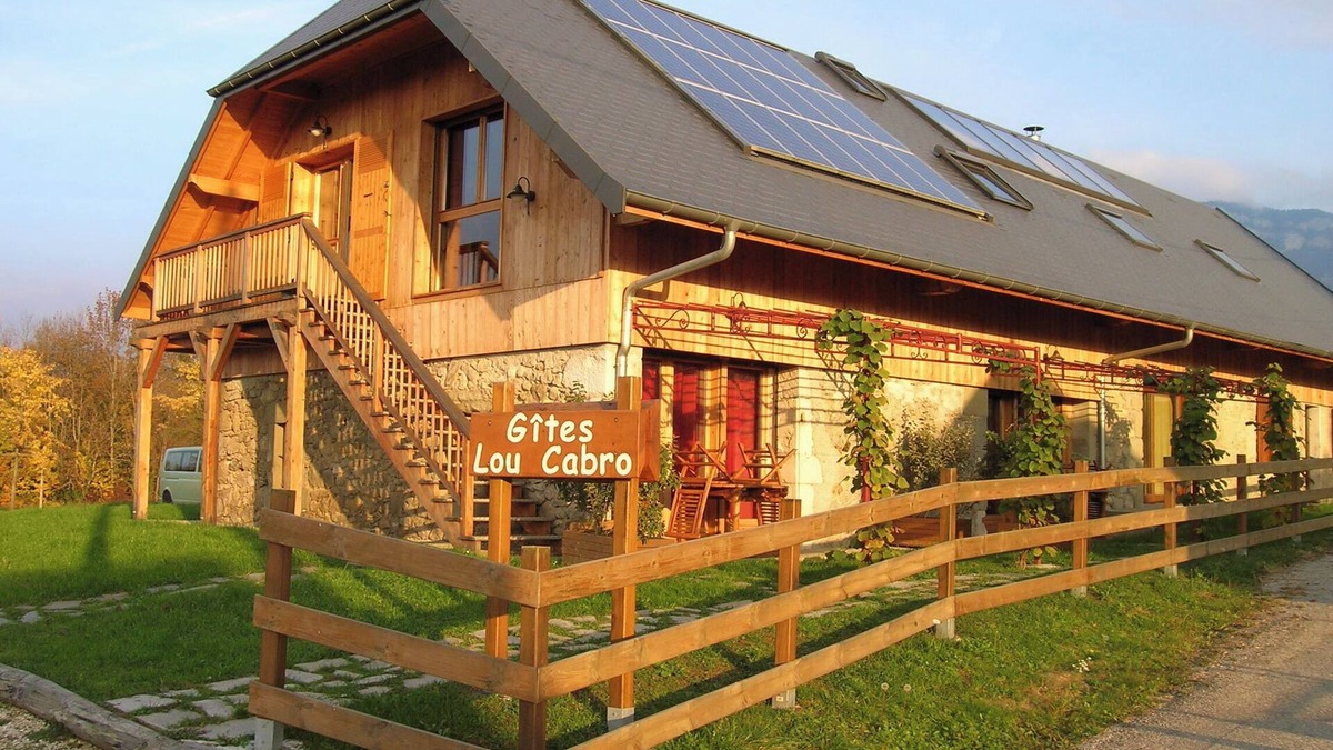 Montcel Cottage | Cottage 'Gite Le Solant - Lou Cabro' with Mountain View, Shared Garden and Wi-Fi