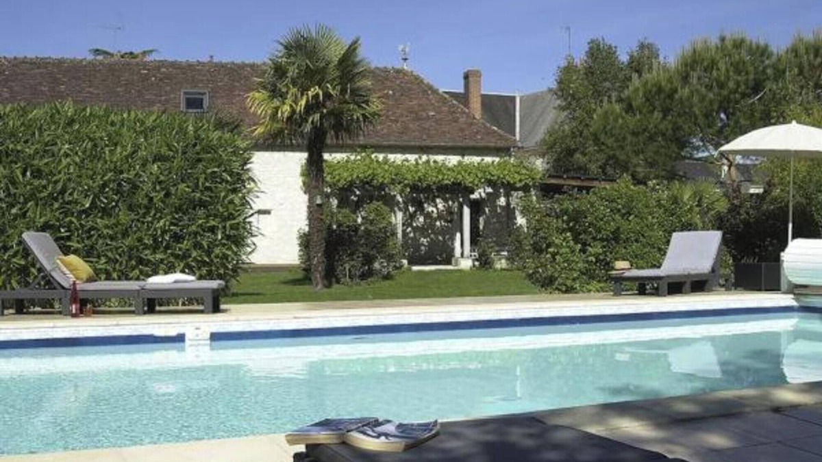 Les Ormes Cottage | Cottage 'Gîte Pierre D'argenson' with Shared Pool, Private Terrace and Wi-Fi