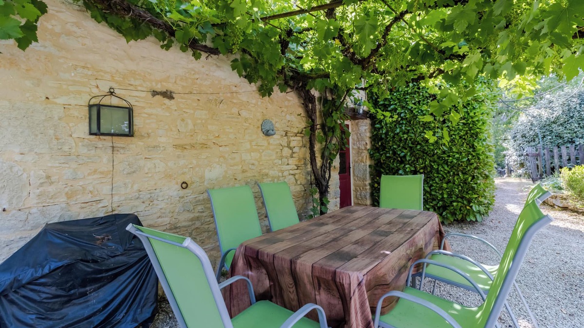 Degagnac House | Cottage 'Gite Soleil' with Shared Pool, Private Terrace and Wi-Fi