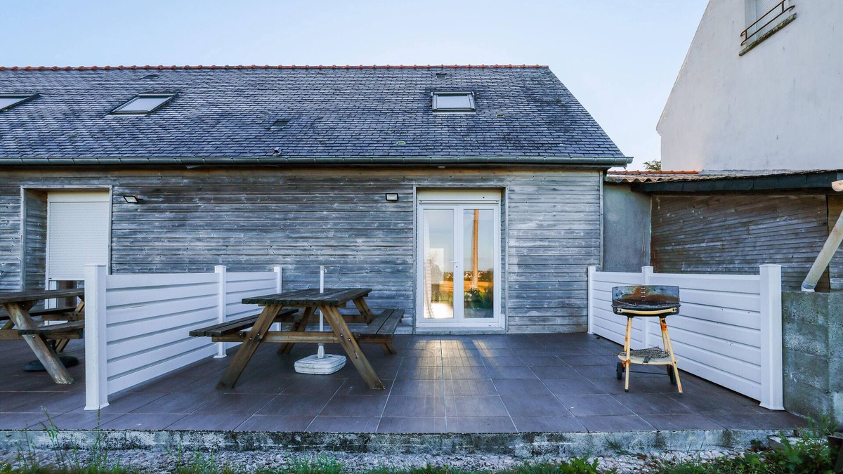 Cast House | Cottage "Gite Triskel" with Private Terrace, Shared Garden & Wi-Fi
