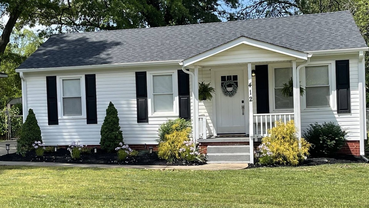 Sans Souci House | Cottage Haven-cozy, clean, comfortable close to DT