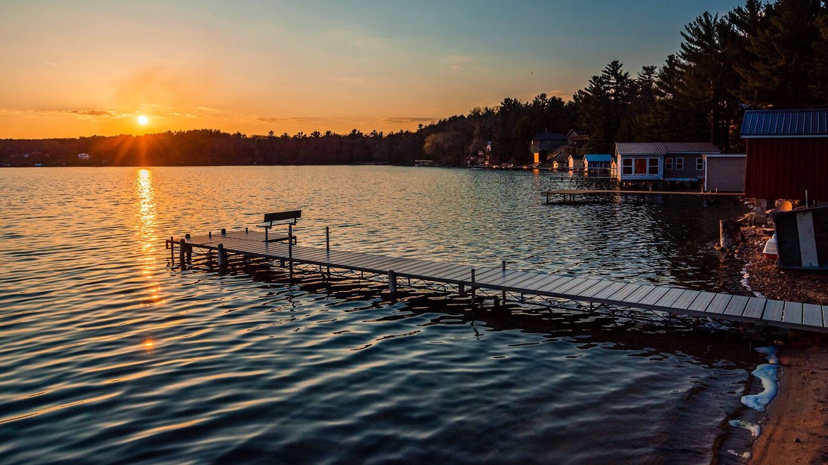Wautoma Cottage | Cottage House on Little Hills Lake; Beach, Pier, Kayaks, Paddleboards & more