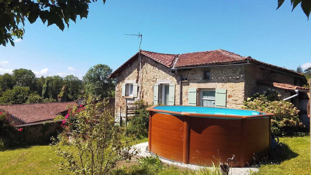 Les Salles Lavauguyon Cottage | Cottage in Lavauguyon, on Route Coeur de Lion, Close to Chateau With Pool