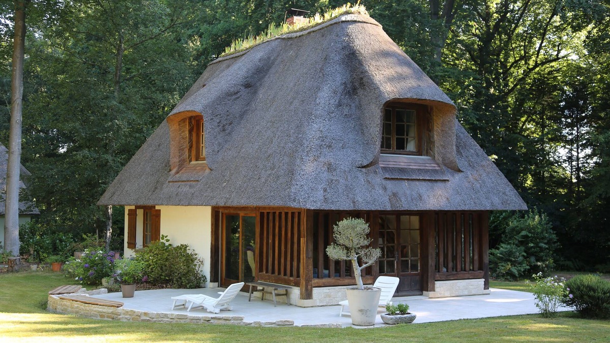 Saint-Gatien-des-Bois House | Cottage in a forest estate 15 min from the sea