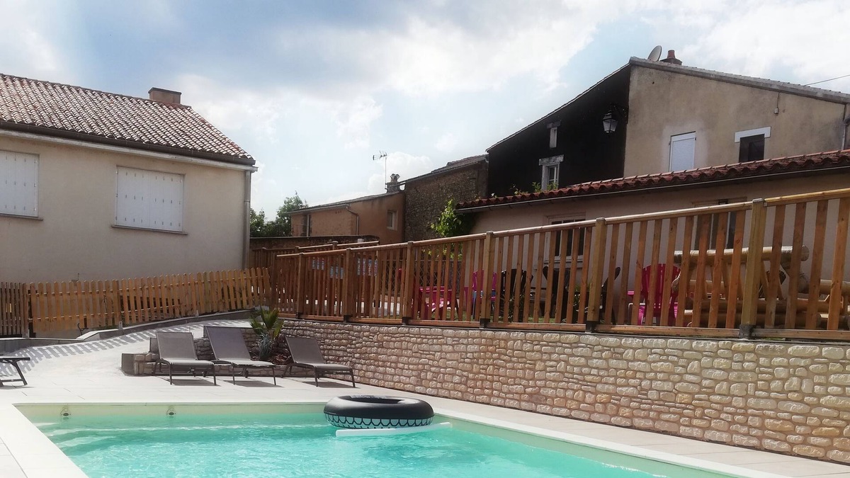 Saint-Loup-Lamaire Apartment | Cottage in a "Small City of Character"