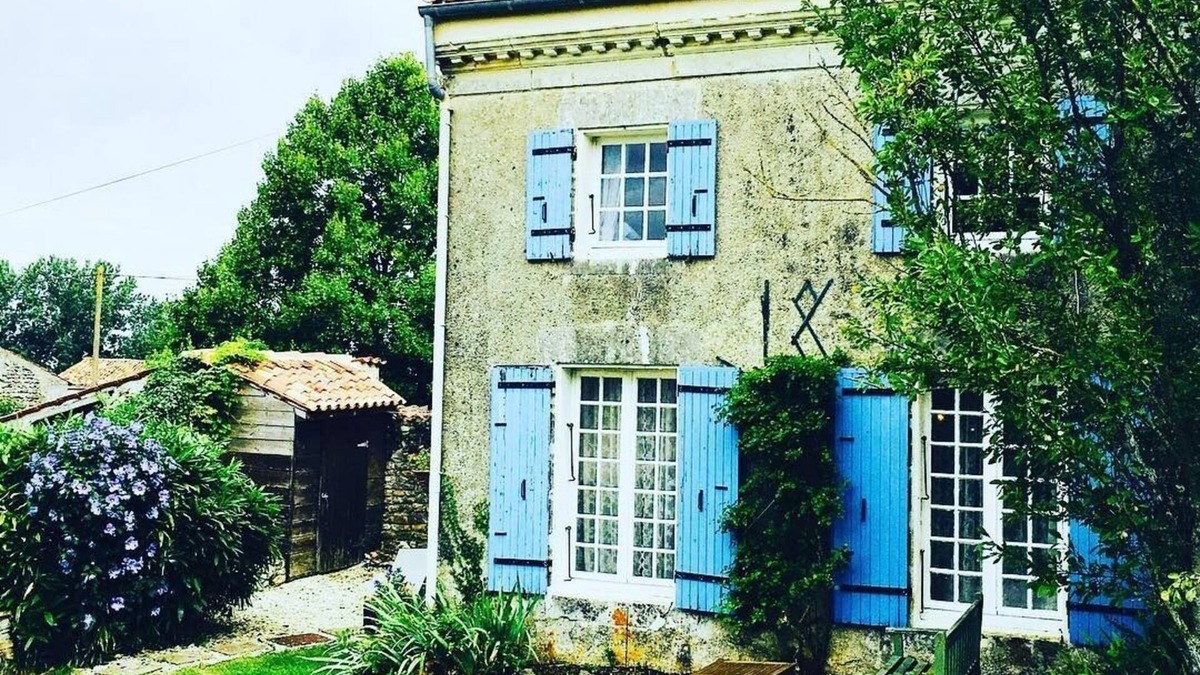Lozay Cottage | Cottage In A Peaceful Location