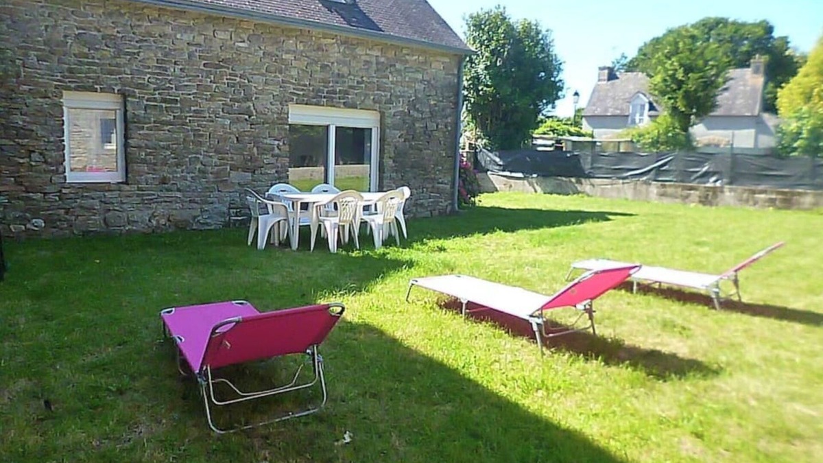 Tregourez House | Cottage in a quiet enclosed garden near the shops