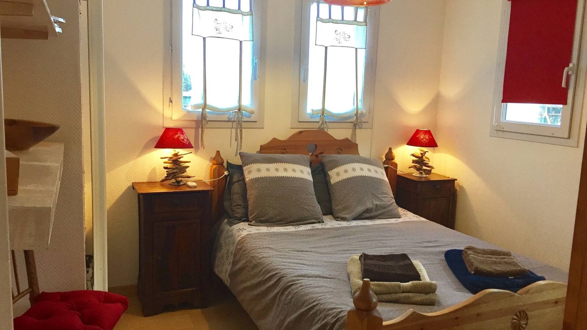 Lyaud Cottage | Cottage in a village house
