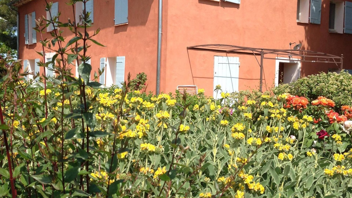 Aix-en-Provence Apartment | Cottage in Aix en Provence with terrace in restored country house