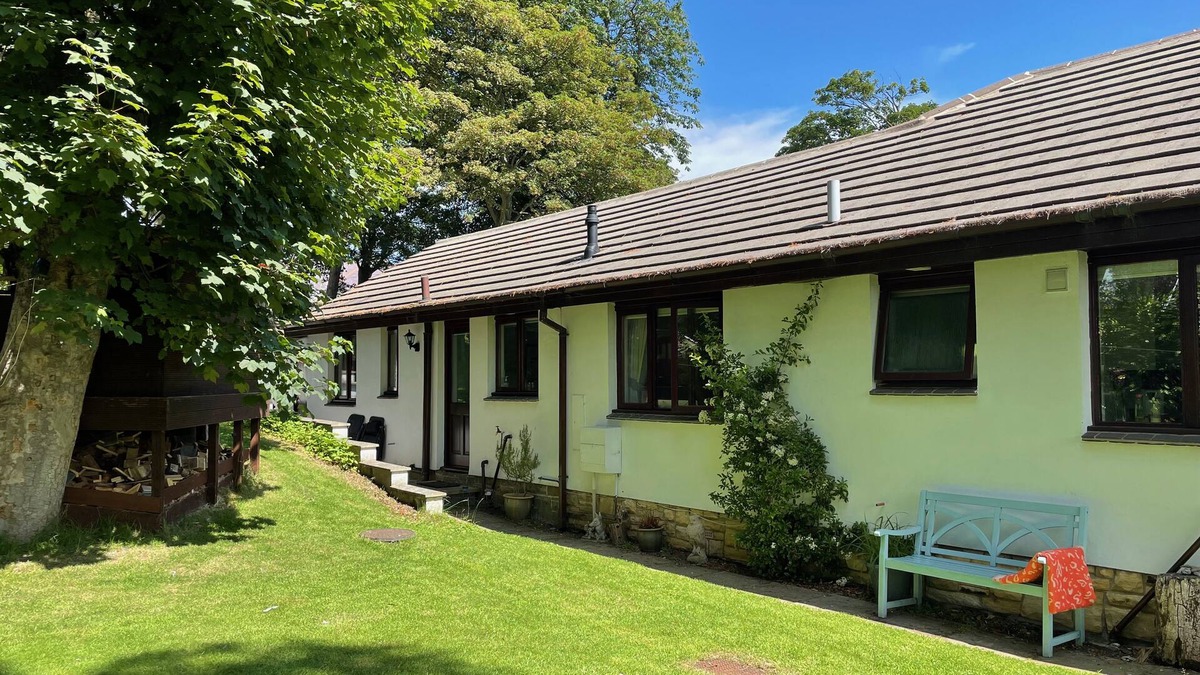 Alnmouth Cottage | Cottage in Alnmouth, parking, garden, tree house, bike shed. Beach - 5 min walk.